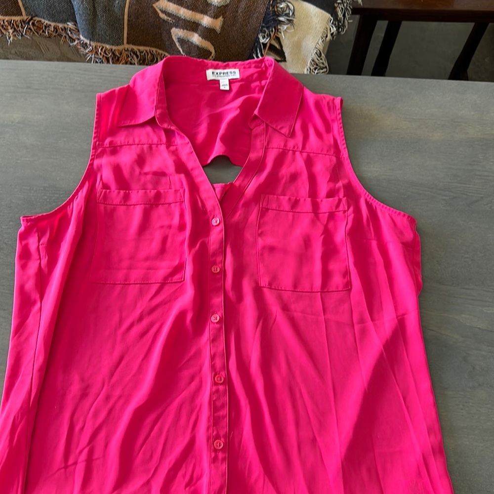 Express portofino sleeveless blouse, size L, keyhole back, excellent condition